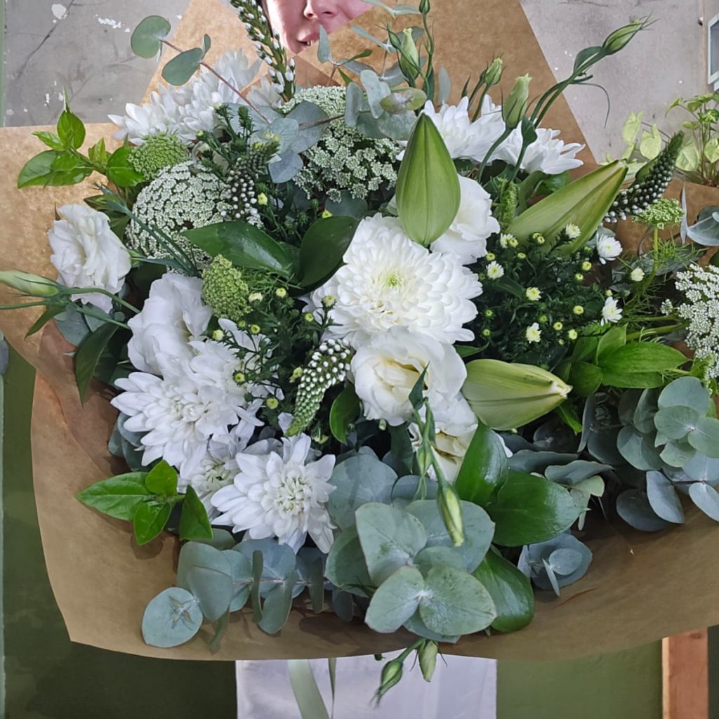 An Elegant White mixed Bouquet of Flowers | Art Bouquets